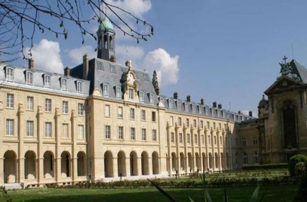 Ở Issy-Les-Moulineaux, Một Chủng Viện Mới Để Đào Tạo Các Linh Mục Tương Lai